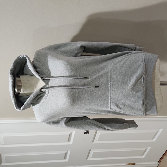 EUC Gray North Face Hoodie- Size Small - Picture 1 of 7